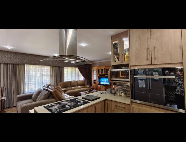 2 BEDROOM SIMPLEX FOR SALE IN NORTON PARK